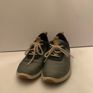 Grey and blue Tom’s sneakers